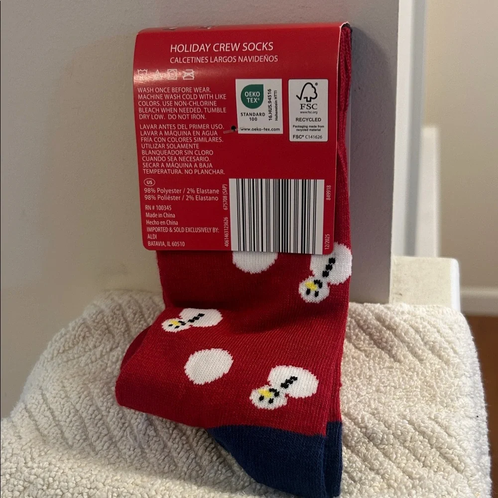 2 Pair Santa and Snowmen Red and Blue Holiday Crew Socks Size 4-10